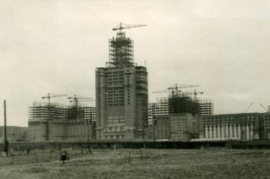 Główny budynek Moskiewskiego Uniwersytetu Państwowego na wzgórzach Sparrow